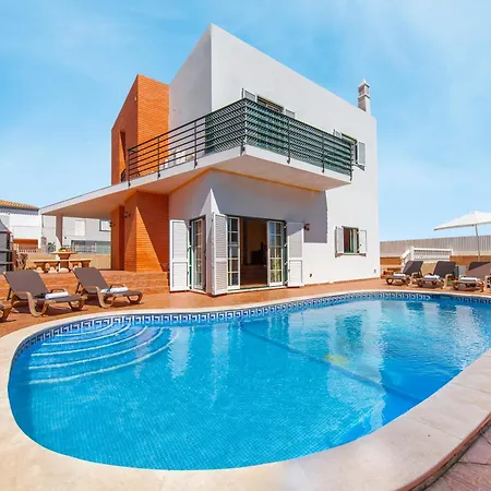 Saona - Com Bbq E Piscina Aquecivel Em Semesterbostad *